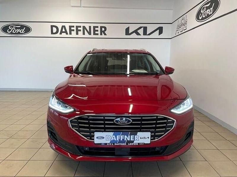 Gebraucht Ford Focus Titanium 125 PS (91 kW) 2024 Fantastic red tc Kombi