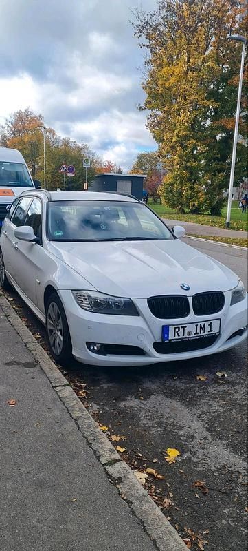 Weiß Gebraucht 2010 BMW 318 Kombi | 3.500 € (Guter Preis) - Bild 1/4