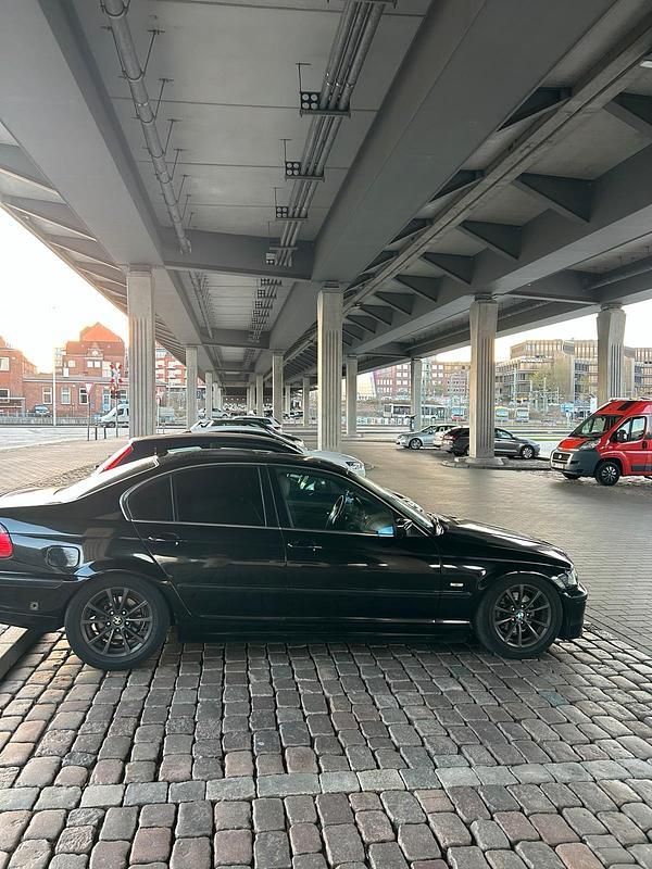 Gebraucht BMW 320 230 PS (169 kW) 2001 Schwarz Limousine