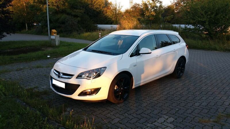 Weiß Gebraucht 2015 Opel Astra Exklusiv Kombi | 8.999 € (Fairer Preis) - Bild 1/4