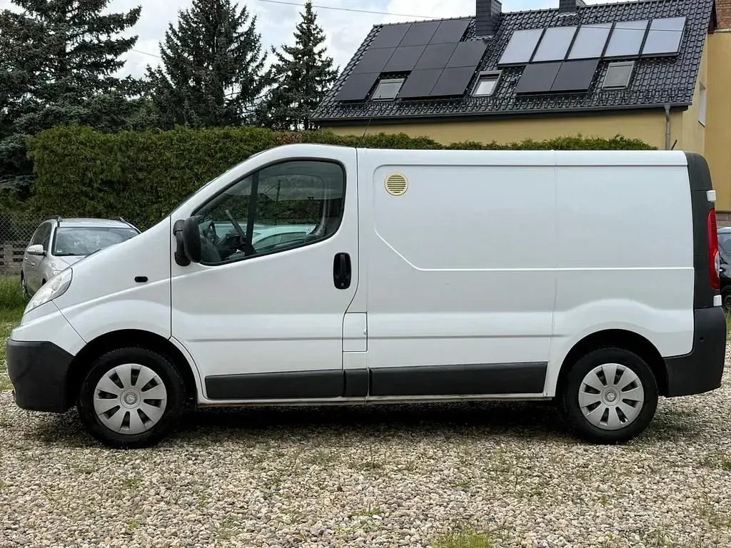 Gebraucht Renault Trafic 114 PS (83 kW) 2013 Weiß Van / Kleinbus