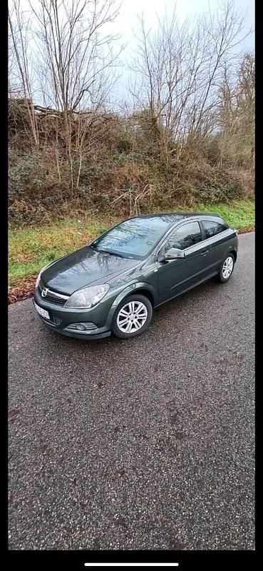 Grün Gebraucht 2009 Opel Astra GTC Coupé | 2.150 € (Guter Preis) - Bild 1/4