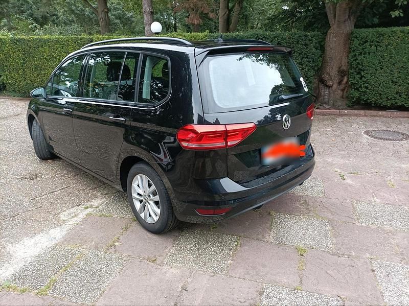 Gebraucht VW Touran 116 PS (85 kW) 2018 Schwarz Van / Kleinbus