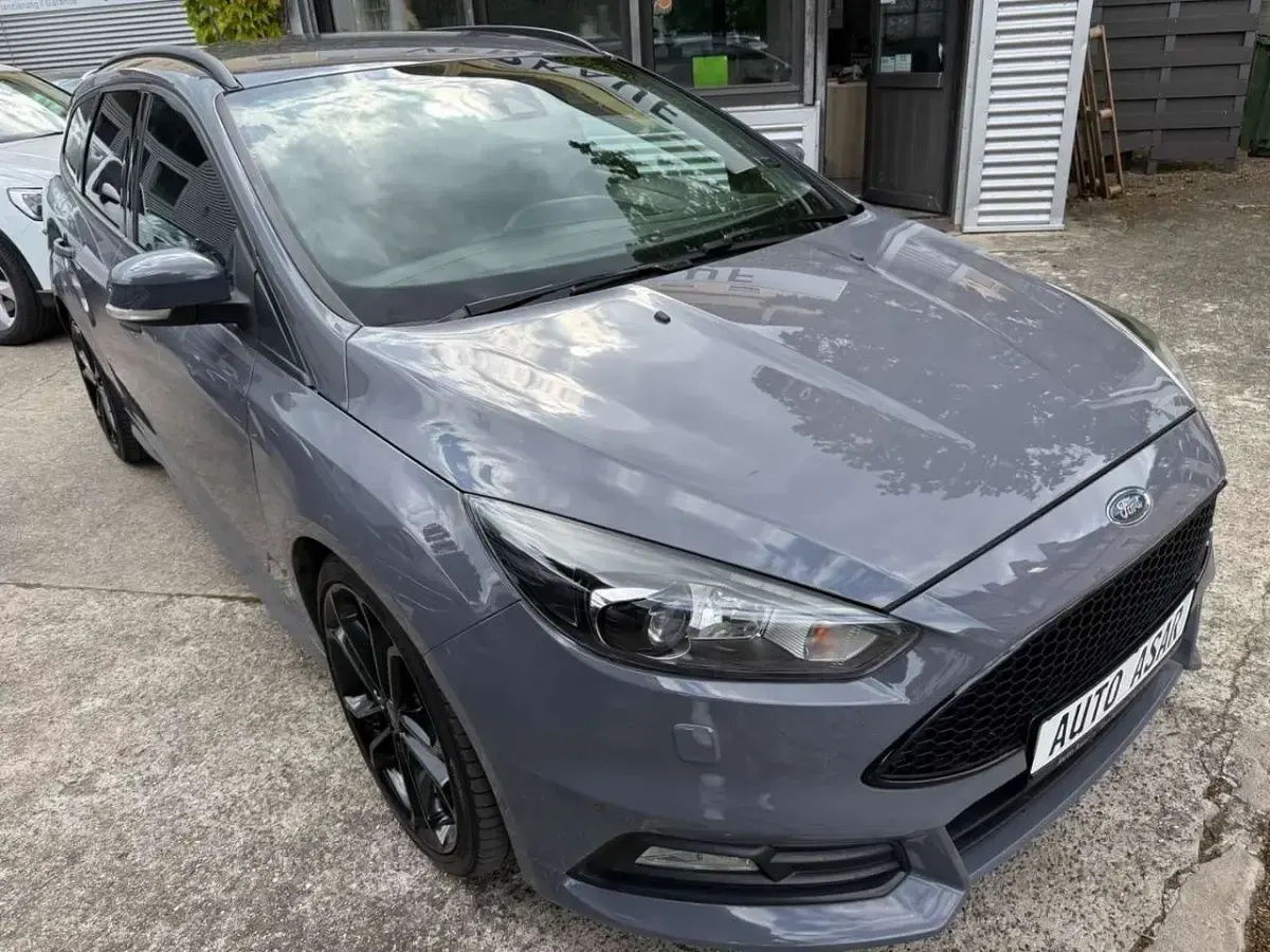 Gebraucht Ford Focus ST 250 PS (183 kW) 2017 Stealth/slate grey Kombi