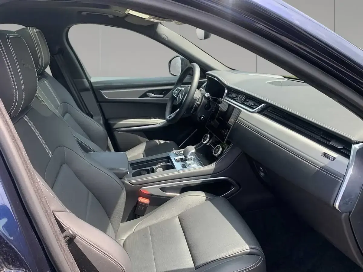 Second-hand Jaguar F-Pace R-Dynamic 304 CP (223 kW) 2024 Albastru SUV
