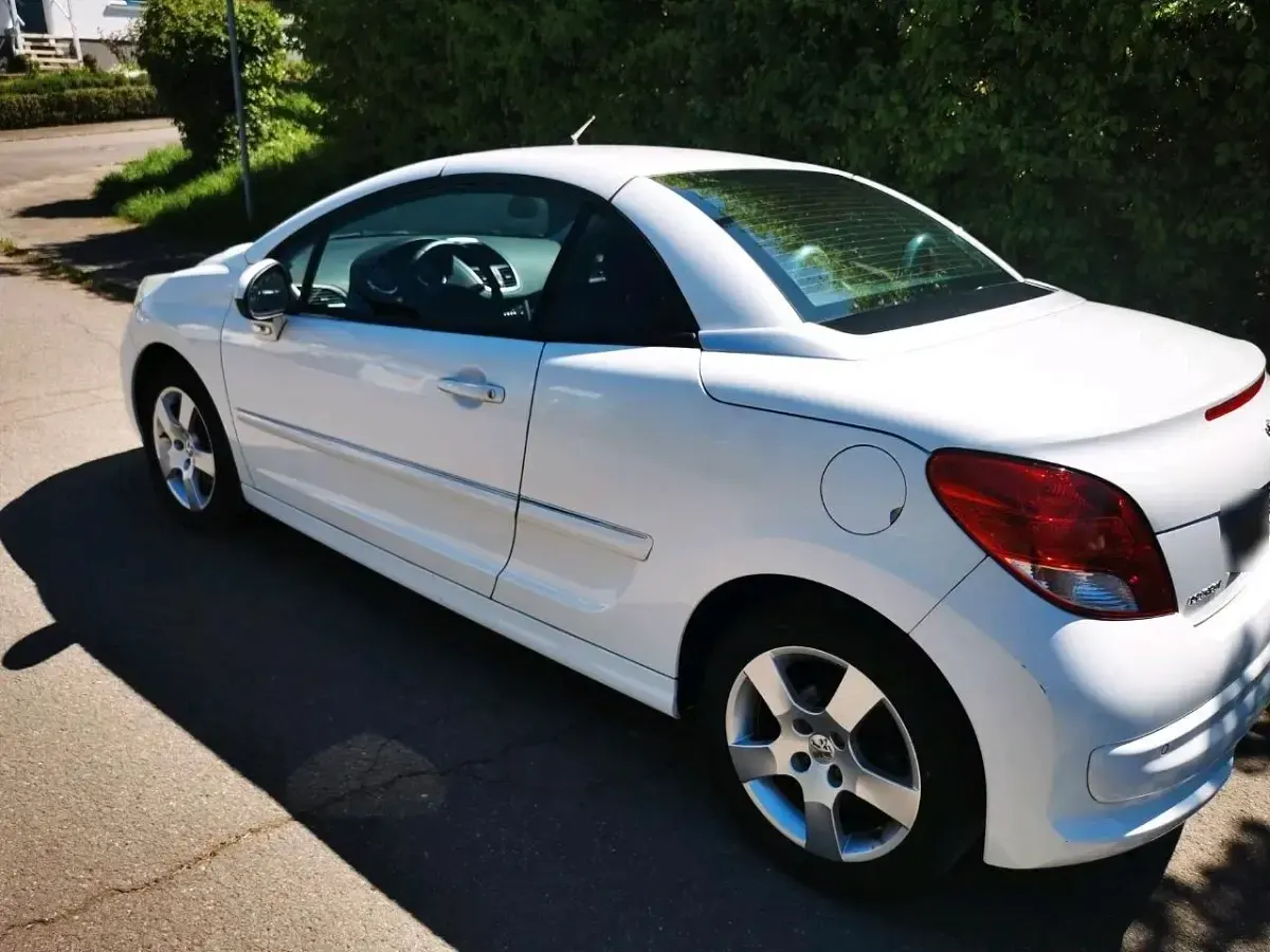 Gebraucht Peugeot 207 CC 120 PS (88 kW) 2011 Weiß Cabrio