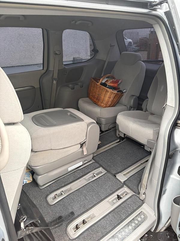 Gebraucht Kia Carnival 180 PS (132 kW) 2007 Silber Van / Kleinbus