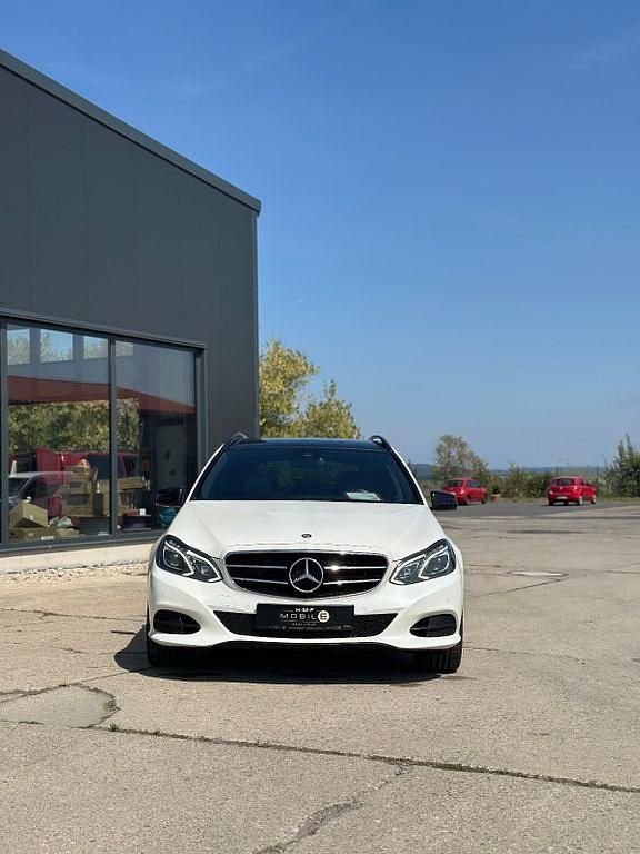 Gebraucht Mercedes E250 Night 204 PS (150 kW) 2016 Weiß Limousine