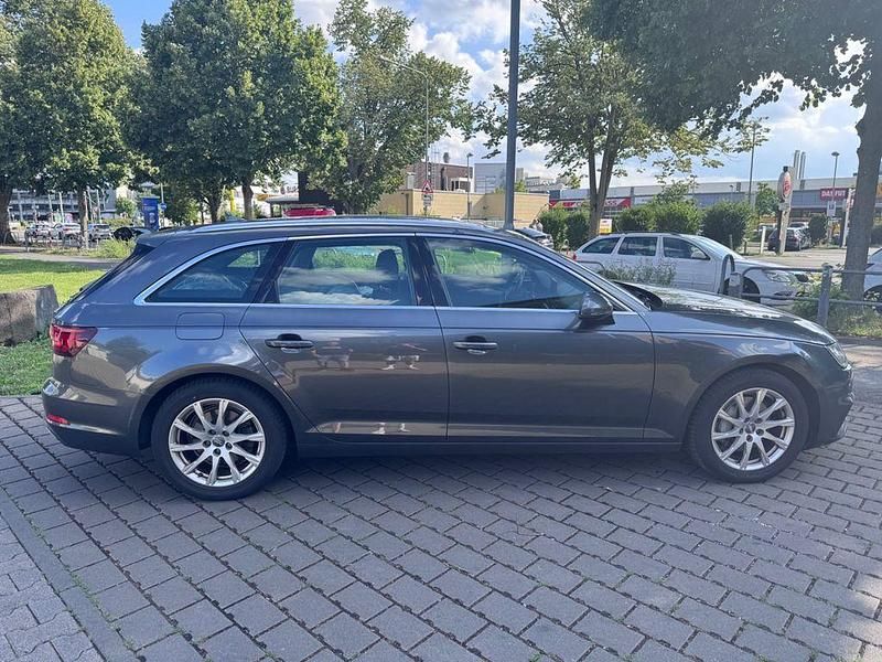 Gebraucht Audi A4 Performance 190 PS (139 kW) 2019 Grau Kombi