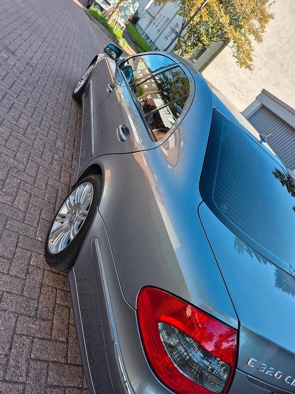 Grau Gebraucht 2008 Mercedes E320 Avantgarde Limousine | 11.000 € - Bild 1/4