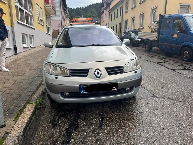 Andere farben Gebraucht 2004 Renault Mégane II Limousine | 2.999 € (Teuer) - Bild 1/4