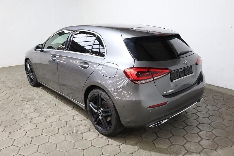 Gebraucht Mercedes A180 116 PS (85 kW) 2018 Grau Limousine