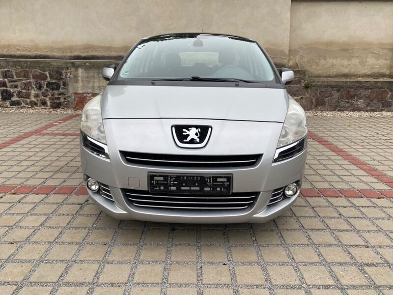Silber Gebraucht 2011 Peugeot 5008 Active Van / Kleinbus | 2.999 € (Guter Preis) - Bild 1/4