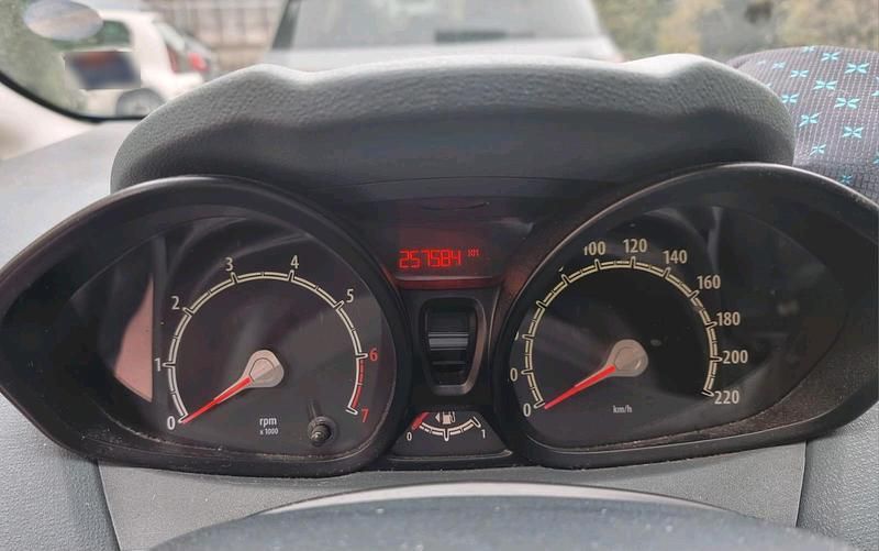 Gebraucht Ford Fiesta S 96 PS (70 kW) 2010 Blau Kleinwagen