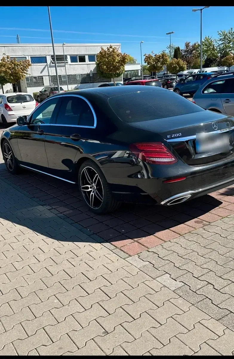 Używany Mercedes E200 184 KM (135 kW) 2018 Czarny Sedan/Limuzyna