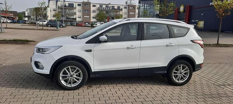 Second-hand Ford Kuga 150 CP (110 kW) 2018 Alb SUV