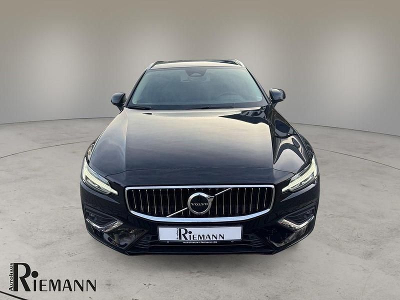 Gebraucht Volvo V60 Plus 197 PS (144 kW) 2022 Schwarz Kombi