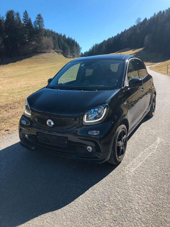 Schwarz Gebraucht 2019 Smart ForFour Electric Drive Limousine | 9.990 € (Etwas zu teuer) - Bild 1/4