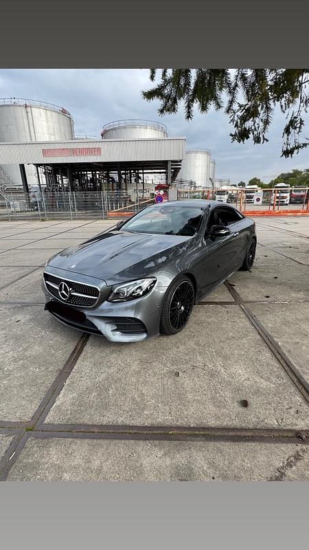 Grau Gebraucht 2017 Mercedes E200 AMG line Coupé | 28.000 € (Fairer Preis) - Bild 1/4