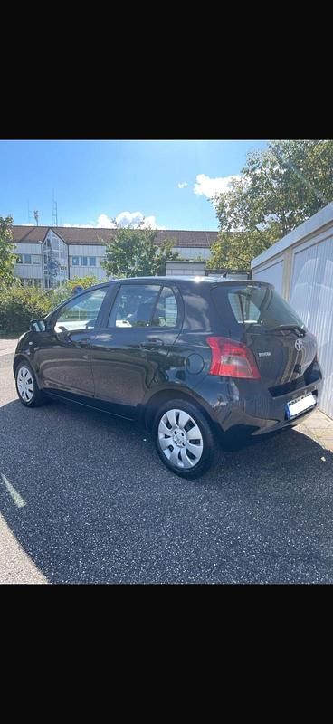 Gebraucht Toyota Yaris 70 PS (51 kW) 2009 Schwarz Kleinwagen