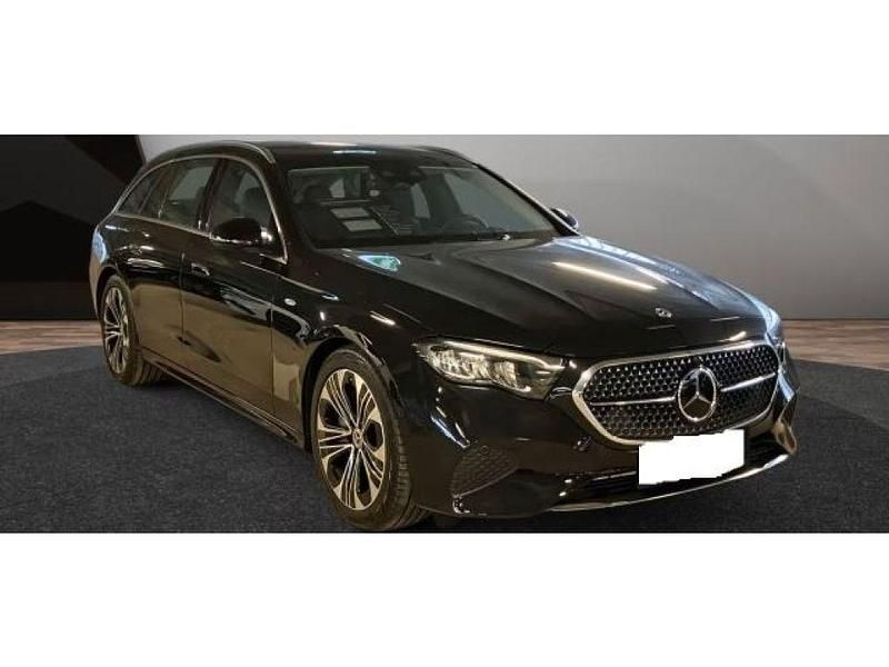 Gebraucht Mercedes E300 Avantgarde 313 PS (230 kW) 2025 Obsidianschwarzmetallic (metallic) Kombi