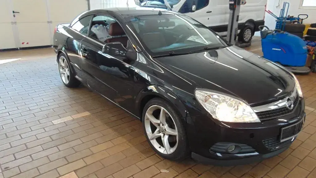 Gebraucht Opel Astra 150 PS (110 kW) 2010 Schwarz Cabrio