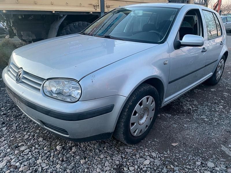 Silber Gebraucht 2000 VW Golf Limousine | 650 € (Superpreis) - Bild 1/4