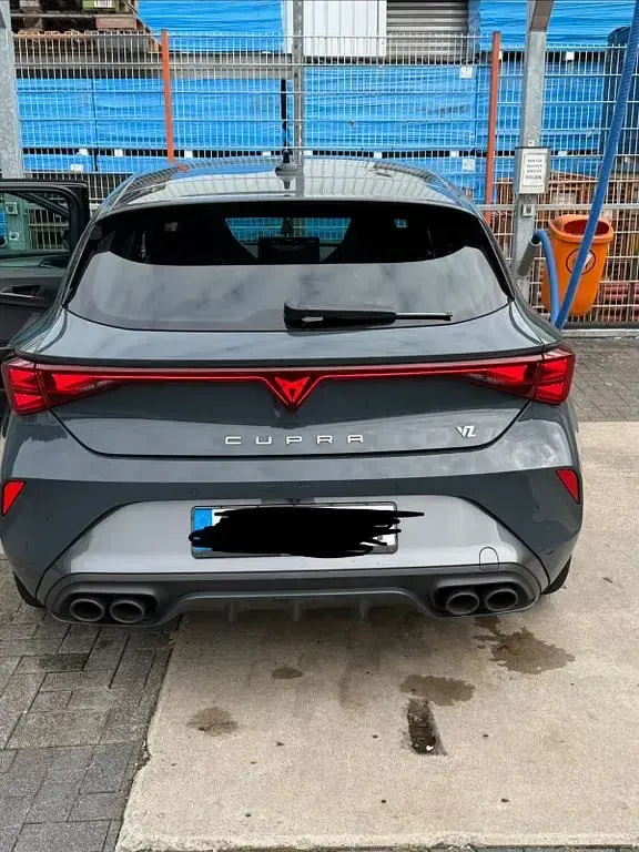 Gebraucht Cupra Leon VZ 300 PS (220 kW) 2025 Blau Limousine