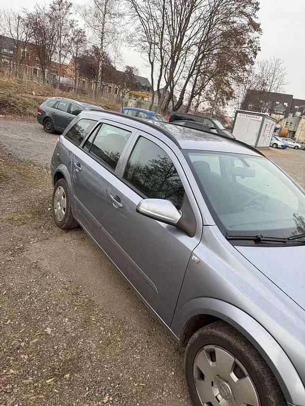 Gebraucht Opel Astra Basis 105 PS (77 kW) 2005 Lichtsilber m2 Kombi