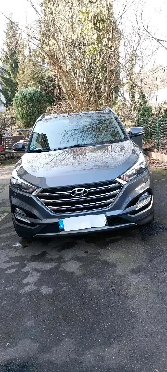 Gebraucht Hyundai Tucson Intro Edition 177 PS (130 kW) 2016 Grau SUV