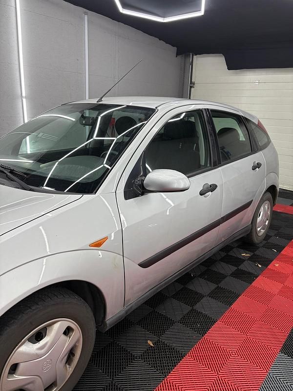 Gebraucht Ford Focus 102 PS (75 kW) 2000 Grau Kombi