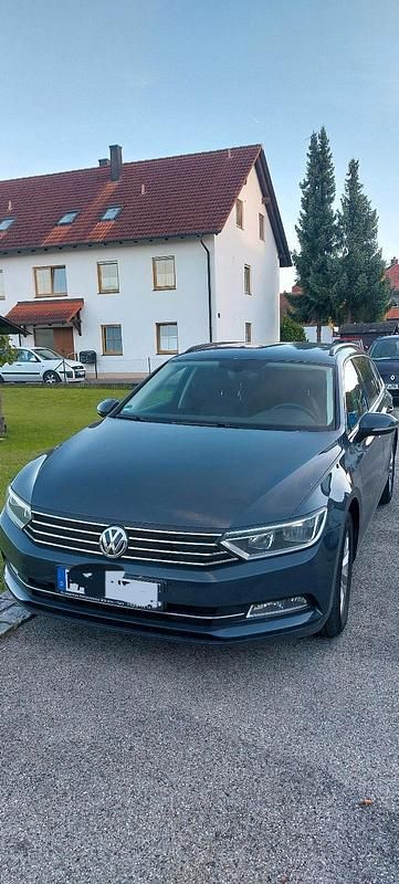 Grau Gebraucht 2016 VW Passat Kombi | 7.990 € - Bild 1/4