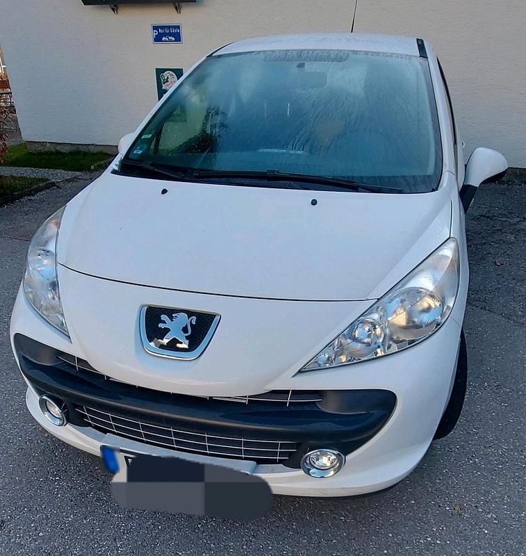 Gebraucht Peugeot 207 73 PS (53 kW) 2009 Weiß Limousine