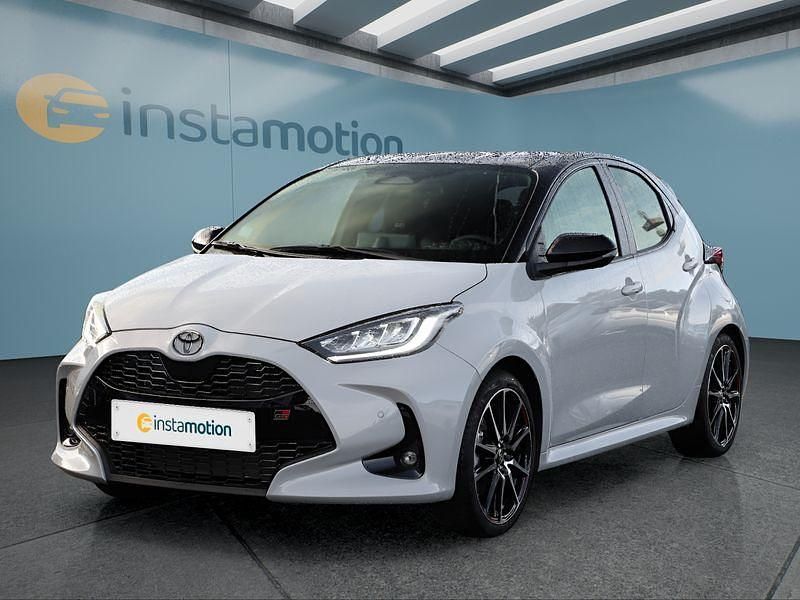 Grau Gebraucht 2024 Toyota Yaris Hybrid Kleinwagen | 29.599 € (Teuer) - Bild 1/4