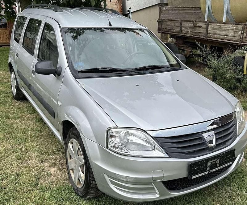 Grau Gebraucht 2010 Dacia Logan MCV Ambiance Kombi | 1.194 € (Superpreis) - Bild 1/4
