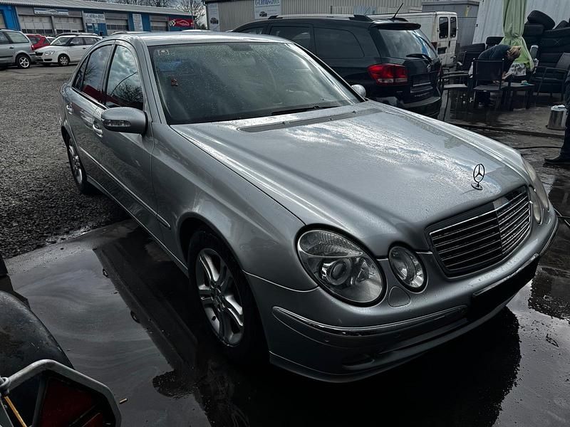 Gebraucht Mercedes E320 Avantgarde 204 PS (150 kW) 2004 Silber Limousine