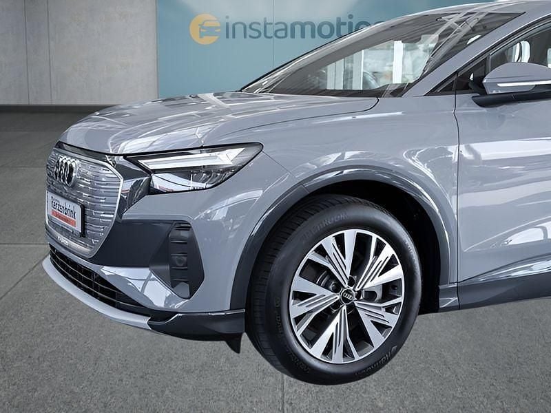 Grau Gebraucht 2024 Audi Q4 Sportback e-tron SUV | 41.699 € - Bild 1/4