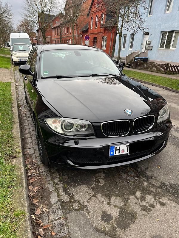 Schwarz Gebraucht 2010 BMW 116 Kleinwagen | 4.100 € (Etwas zu teuer) - Bild 1/4