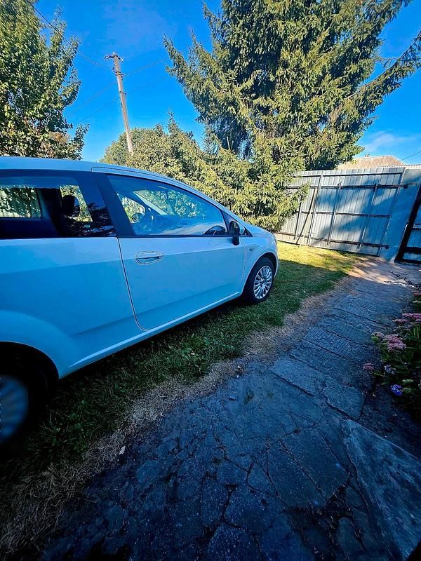 Gebraucht Fiat Punto 77 PS (56 kW) 2010 Weiß Kleinwagen