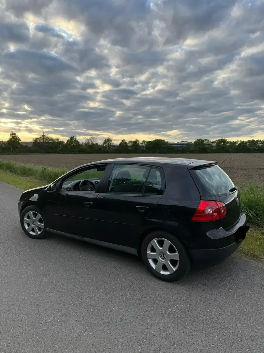 Gebraucht VW Golf V 105 PS (77 kW) 2004 Schwarz Kleinwagen