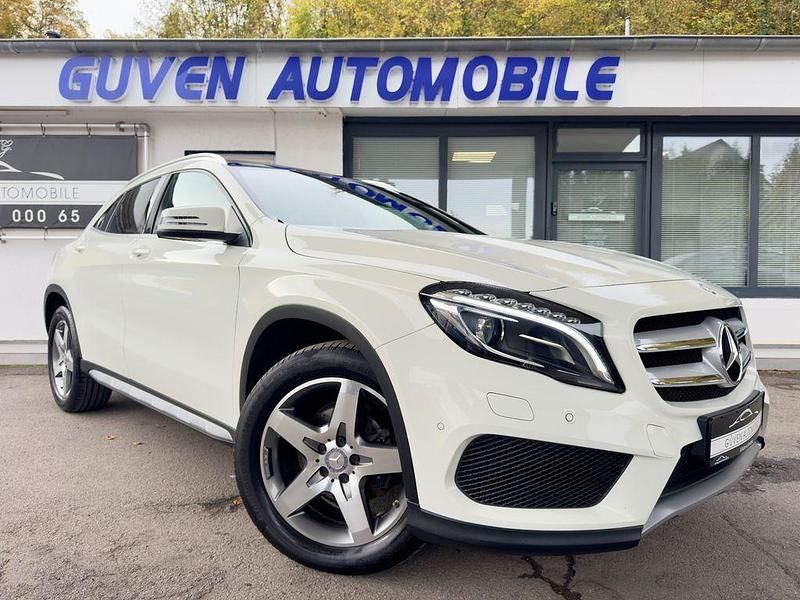 Weiß Gebraucht 2015 Mercedes GLA200 AMG line SUV | 17.700 € (Fairer Preis) - Bild 1/4