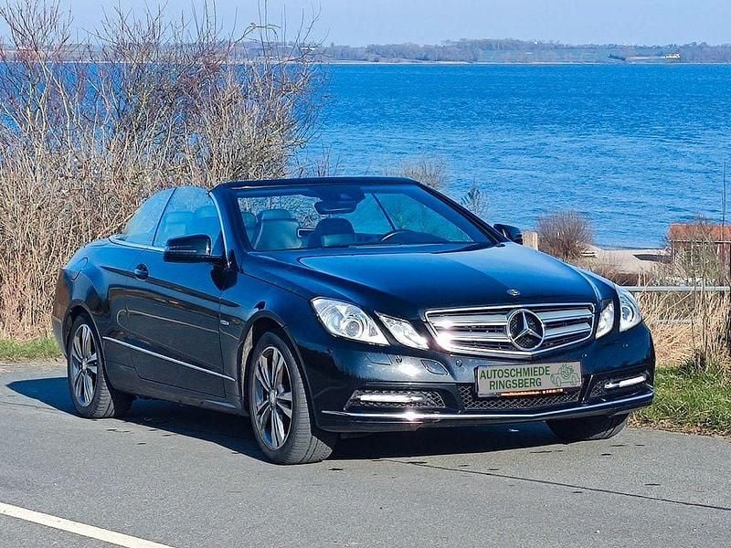Gebraucht Mercedes E250 Avantgarde 204 PS (150 kW) 2012 Schwarz Cabrio