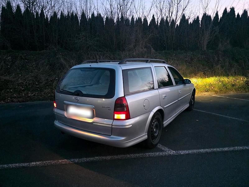 Gebraucht Opel Vectra 116 PS (85 kW) 2001 Silber Kombi
