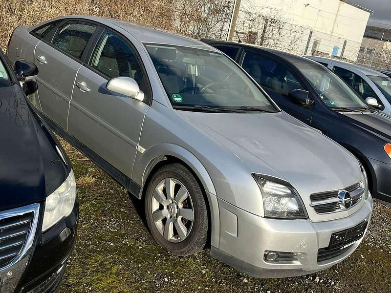 Grau Gebraucht 2005 Opel Vectra Limousine | 900 € (Fairer Preis) - Bild 1/4