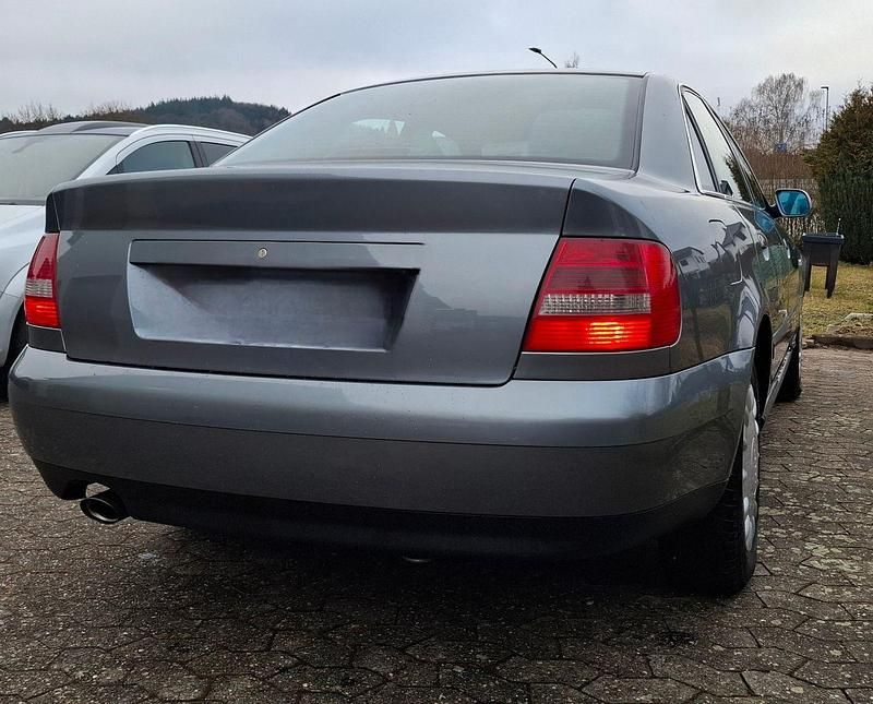 Gebraucht Audi A4 101 PS (74 kW) 2000 Grau Limousine