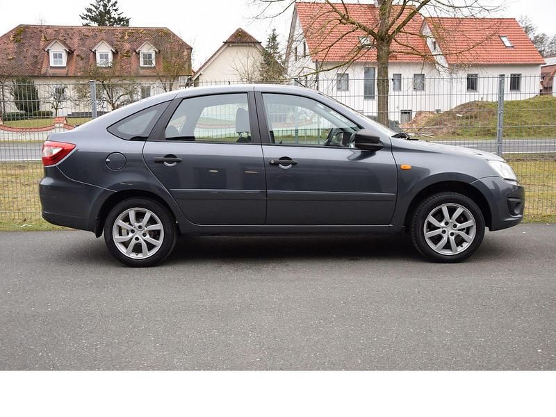 Gebraucht Lada Granta 98 PS (72 kW) 2017 Grau Limousine