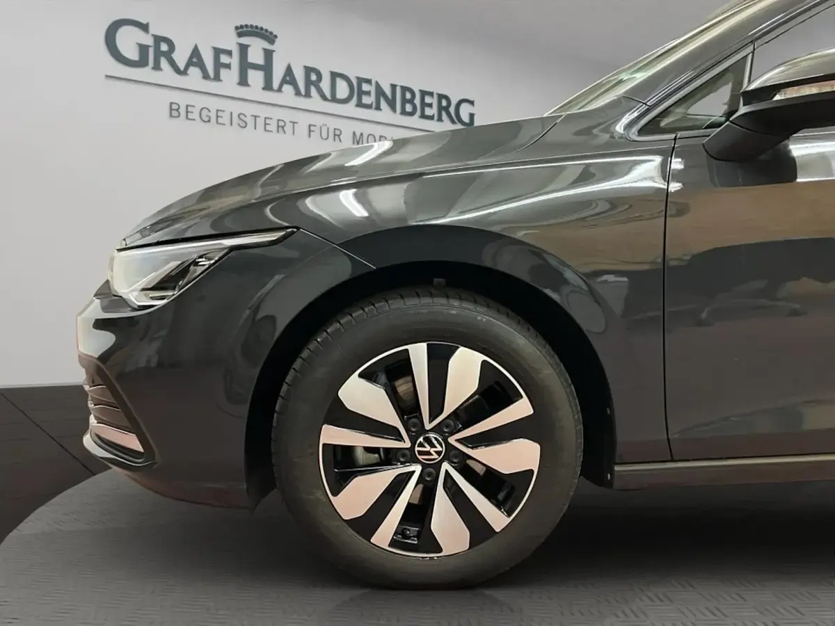 Gebraucht VW Golf VIII Move 110 PS (80 kW) 2024 Uranograu Limousine