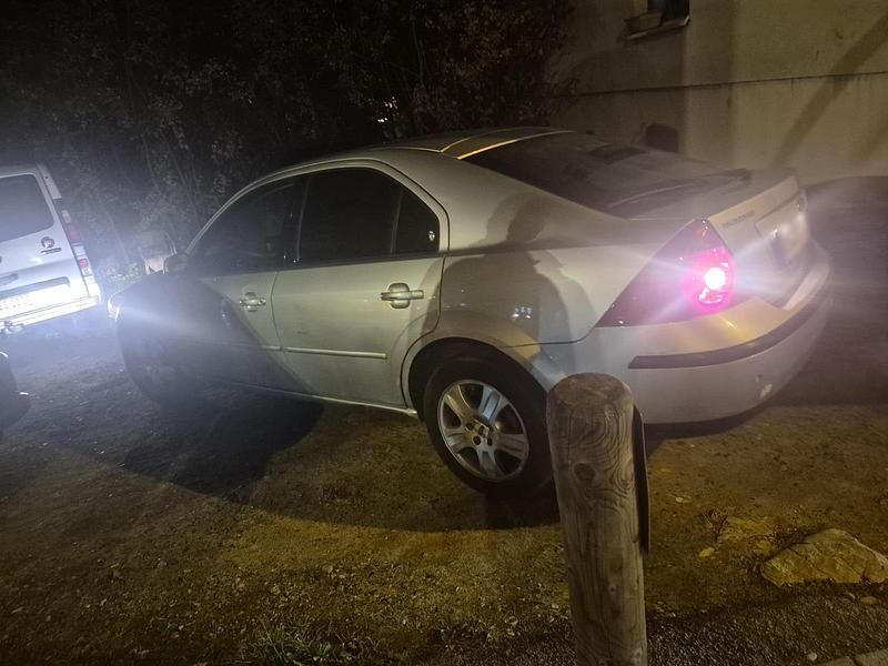 Gebraucht Ford Mondeo Ghia 170 PS (125 kW) 2002 Silber Limousine