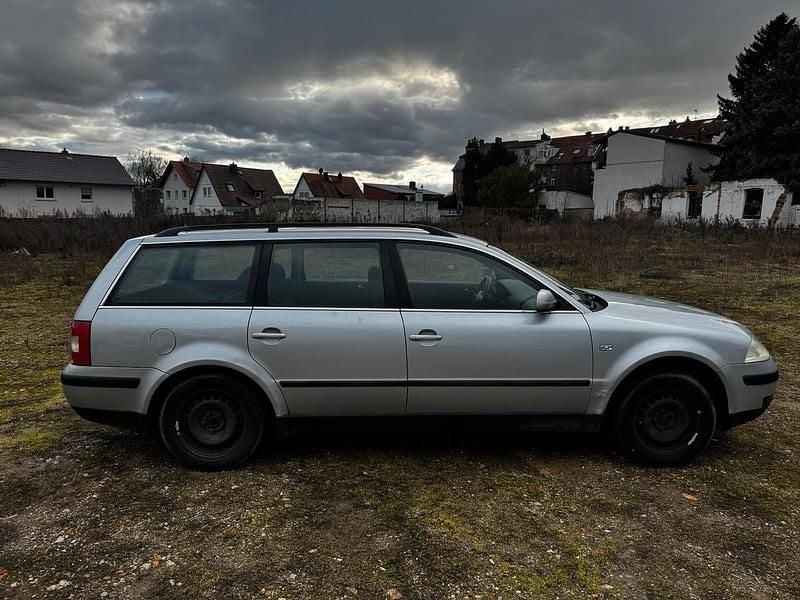Gebraucht VW Passat 102 PS (75 kW) 2001 Silber Kombi