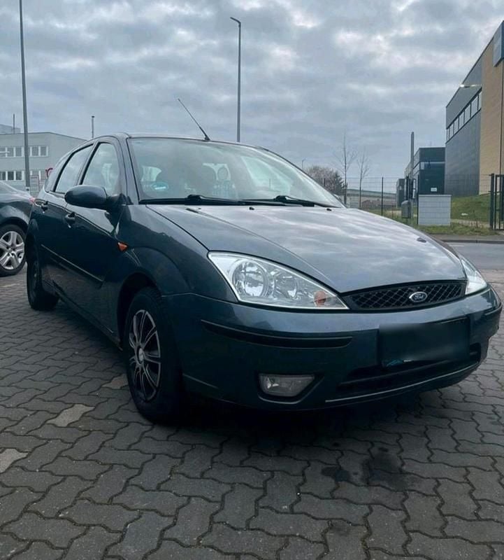 Grau Gebraucht 2003 Ford Focus Kleinwagen | 1.650 € (Fairer Preis) - Bild 1/4